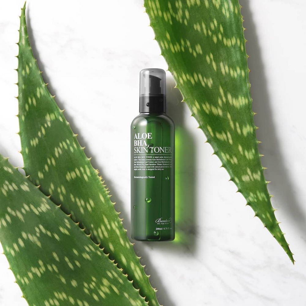 6 Exfoliating Toner yang Ampuh Membasmi Jerawat