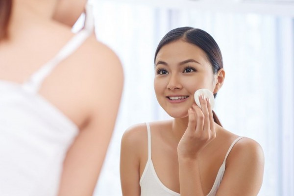 6 Exfoliating Toner yang Ampuh Membasmi Jerawat