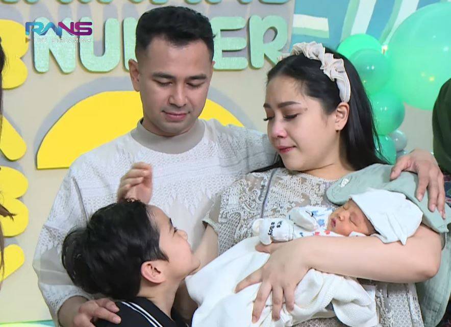 Muncul Perdana! Potret Baby Rayyanza Anak Kedua Raffi Nagita