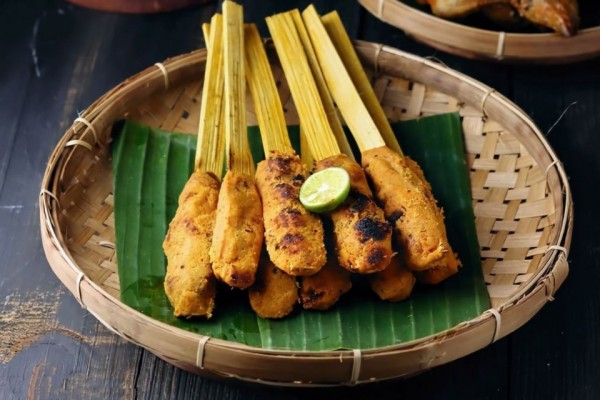 6 Sate yang Cuma Bisa Kamu Temukan di Lombok, Pernah Coba?