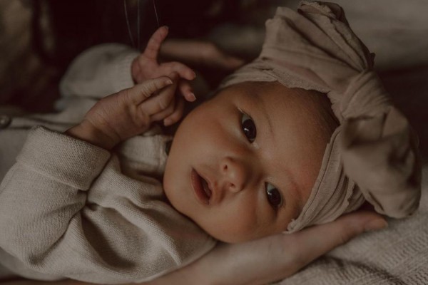 10 Potret Alanah, Anak Perempuan Ghea D'Syawal yang Bule Banget