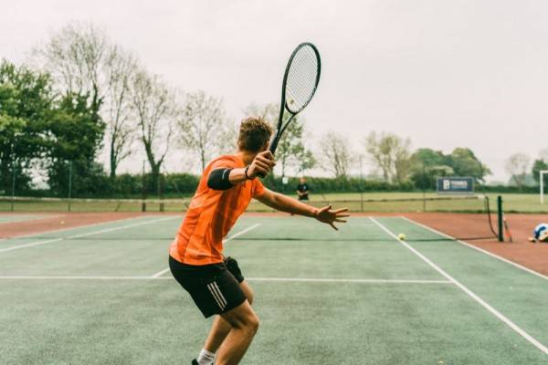 5 Tips Dasar Bermain Tenis Untuk Pemula