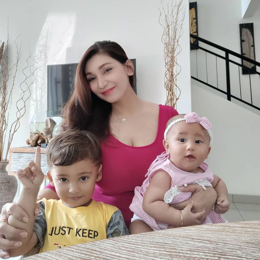 Rafathar Dan 9 Anak Artis Yang Resmi Jadi Kakak