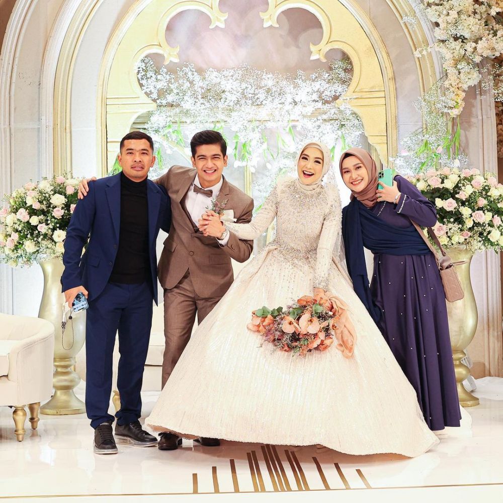 Undangan Ria Ricis Gaya Tamu Undangan Pria di Resepsi Ria Ricis dan Teuku Ryan