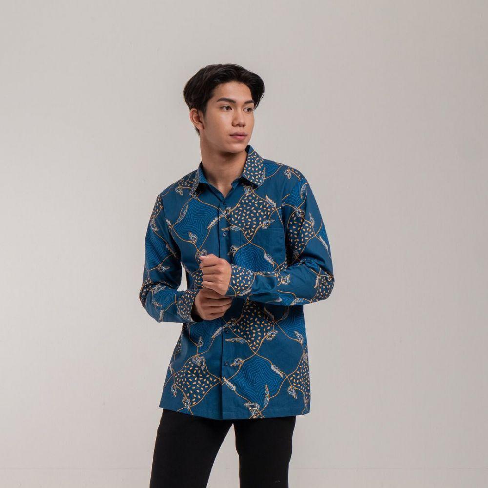 9 Rekomendasi Merek Kemeja Batik Untuk Pria, Desainnya Keren