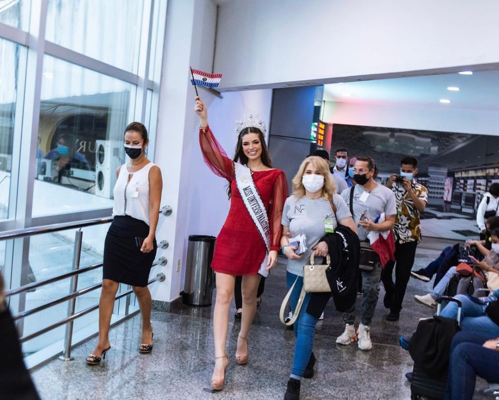 15 Potret Keberangkatan Kontestan Miss Universe 2021 ke Israel