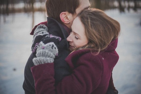 5 Tanda Kamu sedang Mengalami Love Bombing, Perhatian yang Berlebihan!