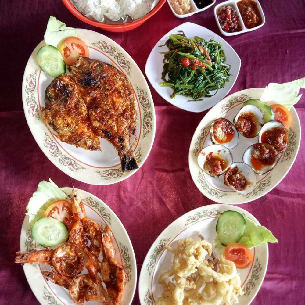 5 Restoran Seafood Di Pinggir Pantai Jimbaran, Menu Lengkap