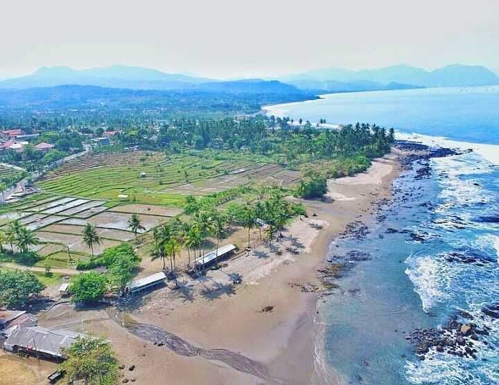 Pantai Cimaja Sukabumi: Rute dan Ulasan Pengunjung 