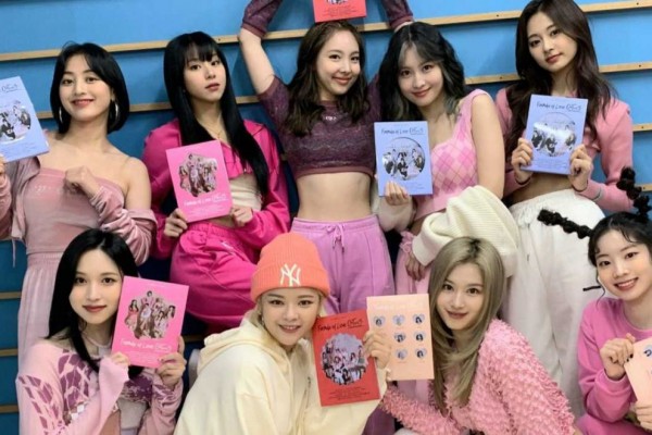 7 Lagu TWICE Berbahasa Inggris yang Berkesan, Tak Mengecewakan!