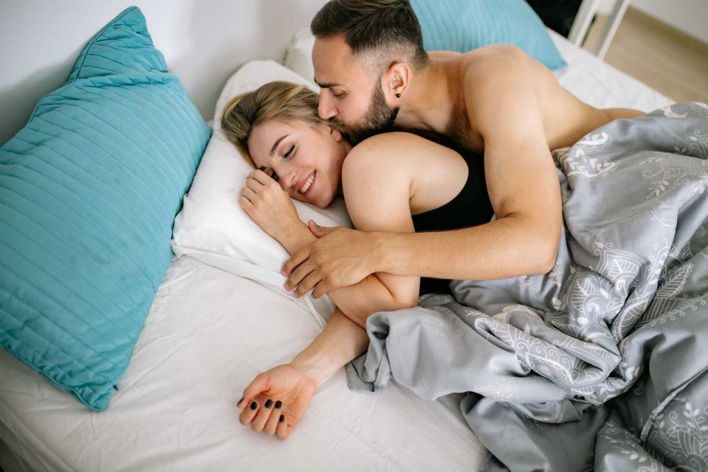 5 Tips Bercinta dengan Suami yang Memiliki Penis Besar
