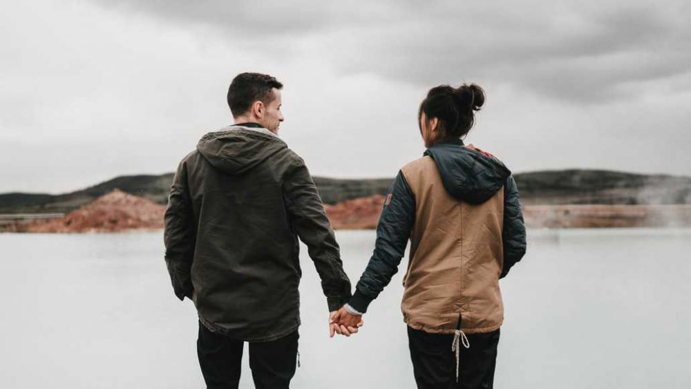 6 Cara Bikin Pasangan Jatuh Cinta Setiap Hari Padamu, Biar Langgeng!