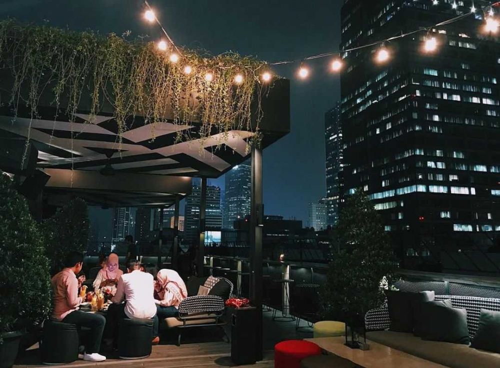 10 Cafe Rooftop Jakarta Pusat yang Hits dan Instagramable