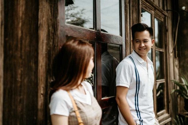 5 Perlakuan Cowok yang Sering Bikin Overthinking, Kamu Merasakannya?