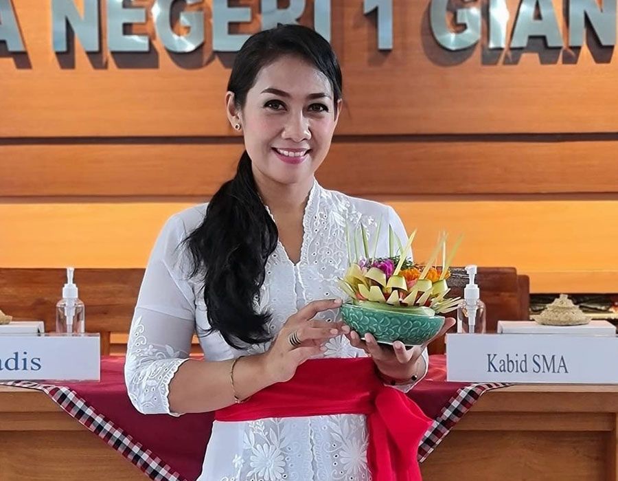 5 Ibu Guru di Bali yang Multitalenta, dari Model Hingga Penyiar TV