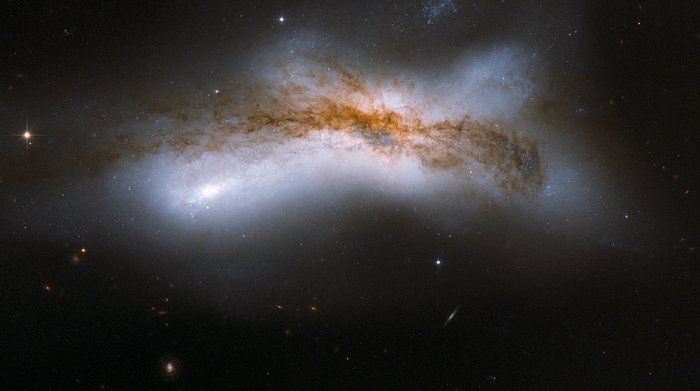 9 Inter-Galactic Collision Events That Hubble Captured 