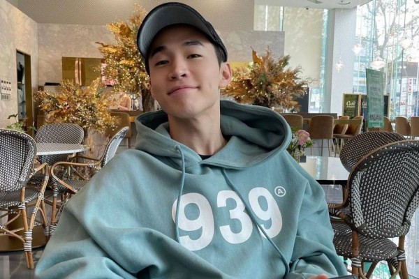 10 Lagu Henry Lau yang Cocok Kamu Dengarkan pada Pagi Hari