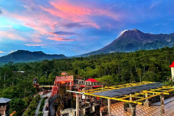 Menelusuri Negeri Dongeng The Lost World Castle di Lereng Merapi