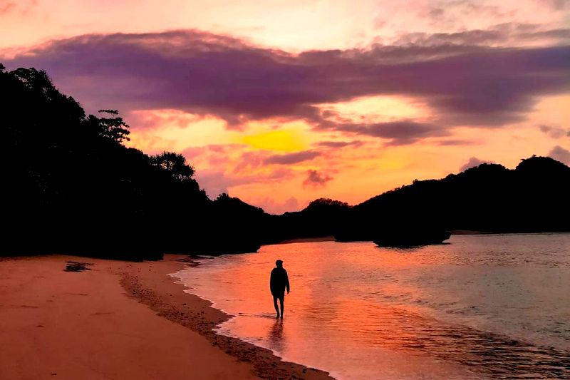 Pantai dengan Sunset Paling Menawan di Malang Raya