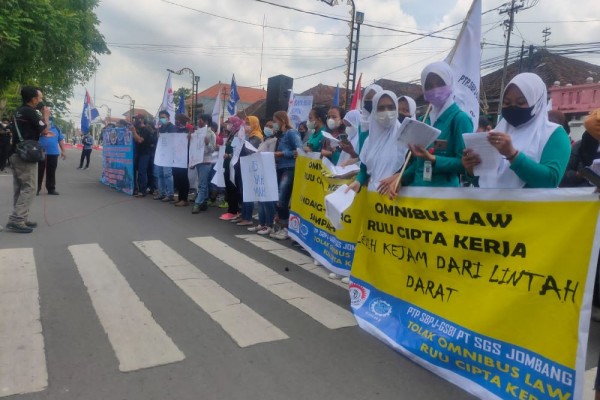 Buruh Tuntut UMK Naik, Apindo: Sudah Diambang Batas