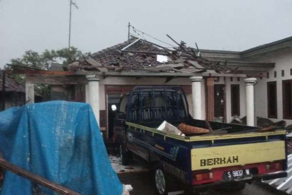 Angin Puting Beliung Jombang Rusak Puluhan Rumah Warga