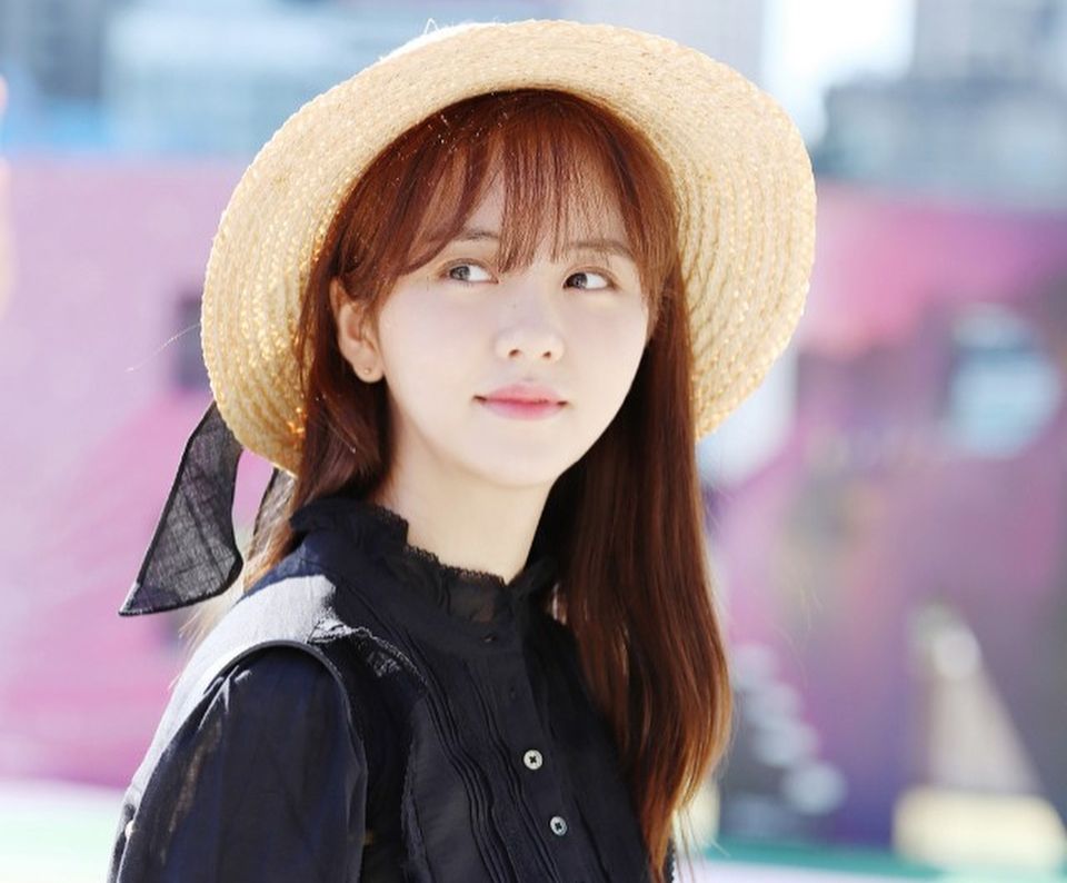 10 Potret Manis Aktris Korea dengan Gaya Rambut Poni Depan, Gemas!