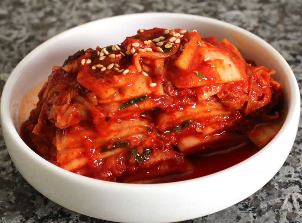 Kimchi adalah salah satu makanan fermentasi asal Korea yang popular (abuela...