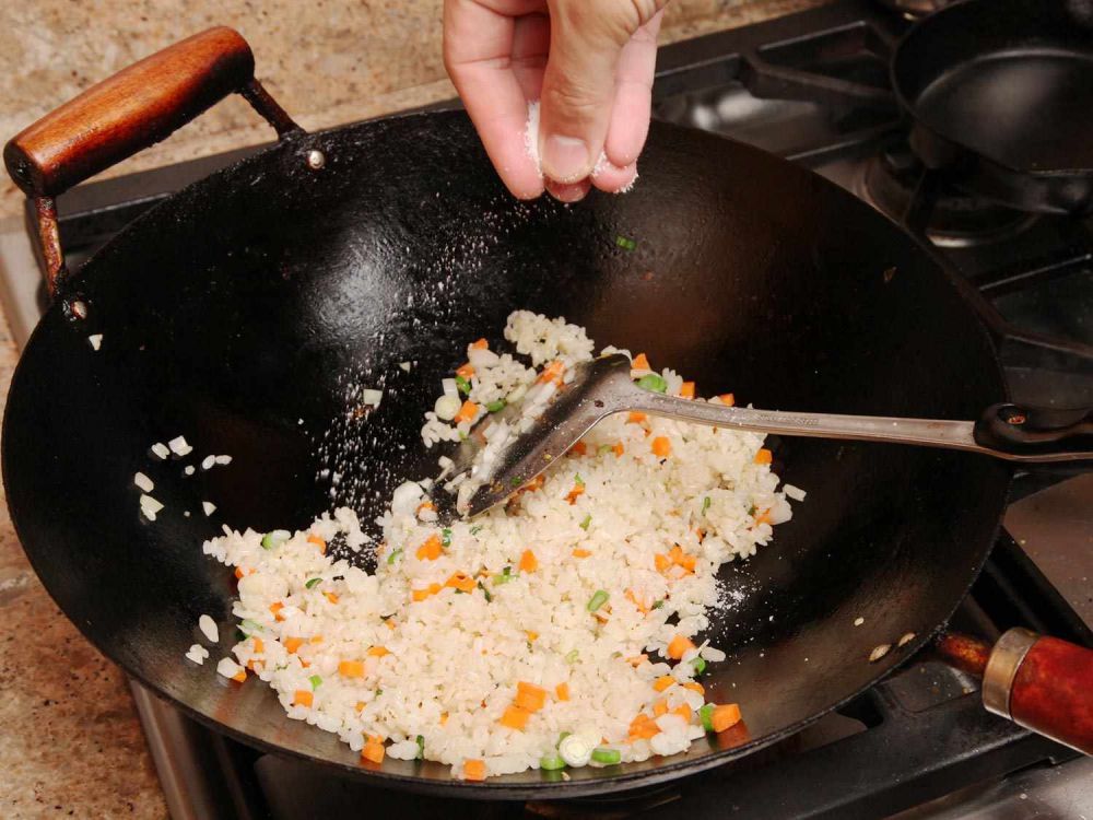 Resep Sederhana Nasi Goreng Sambal Roa, Enaknya Kebangetan!