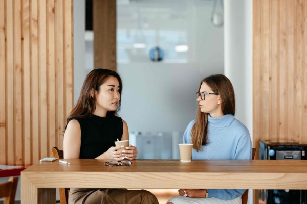 5 Cara Kenali Teman yang Bisa Dipercaya untuk Curhat