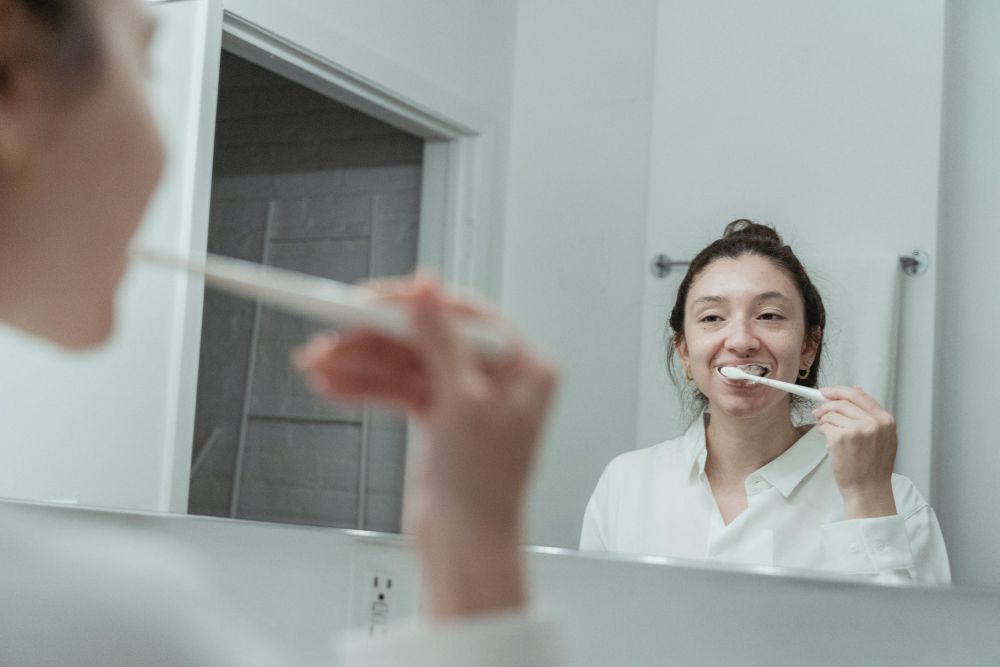 Tanpa Disadari, 7 Kebiasaan Ini Diam-diam Merusak Kesehatan Gigimu