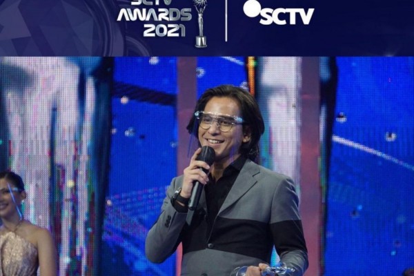 11 Potret Rangga Azof, Sukses Raih Piala di SCTV Awards 2021