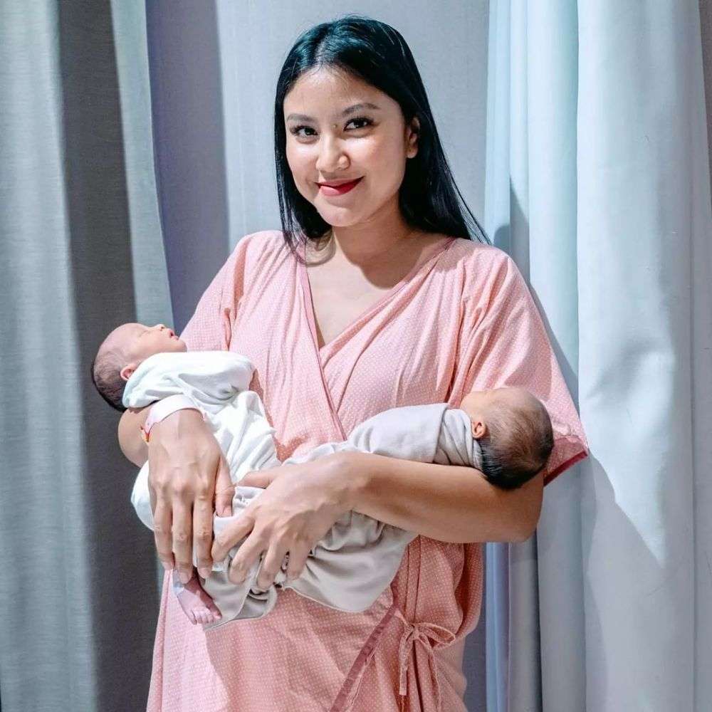 Artis Yang Dikaruniai Anak Kembar, Terbaru Zivanna Letisha