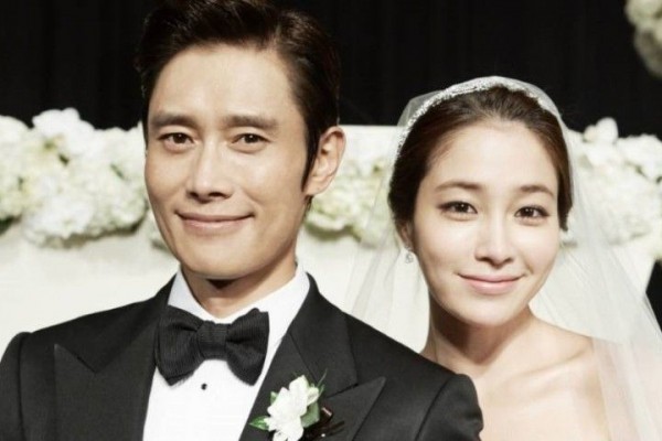 Bukan Cinlok di Drama, Begini 9 Pasangan Seleb Korea Bertemu!