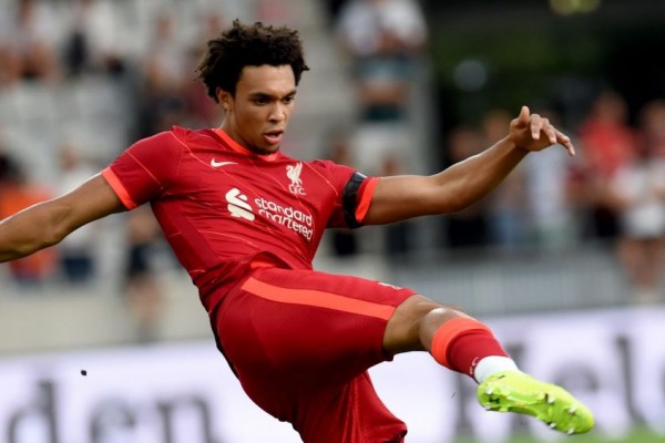 Trent Alexander-Arnold Tak Gentar Hadapi Ancaman Vinicus di Laga Final
