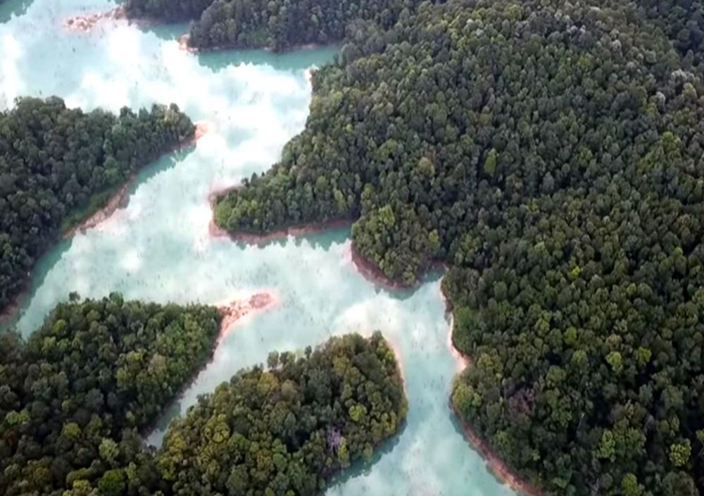 9 Keunikan yang Bakal Dijumpai jika Berwisata ke Telaga Biru, Batam