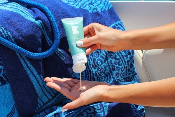 Gunakan Sunscreen untuk Lindungi Kulit dari Paparan Sinar UV
