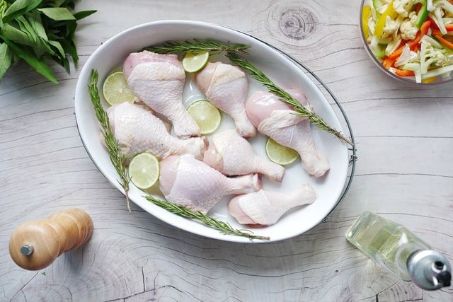 5 Tips Bikin Kulit Ayam Goreng tanpa Tepung, Renyah Banget! 