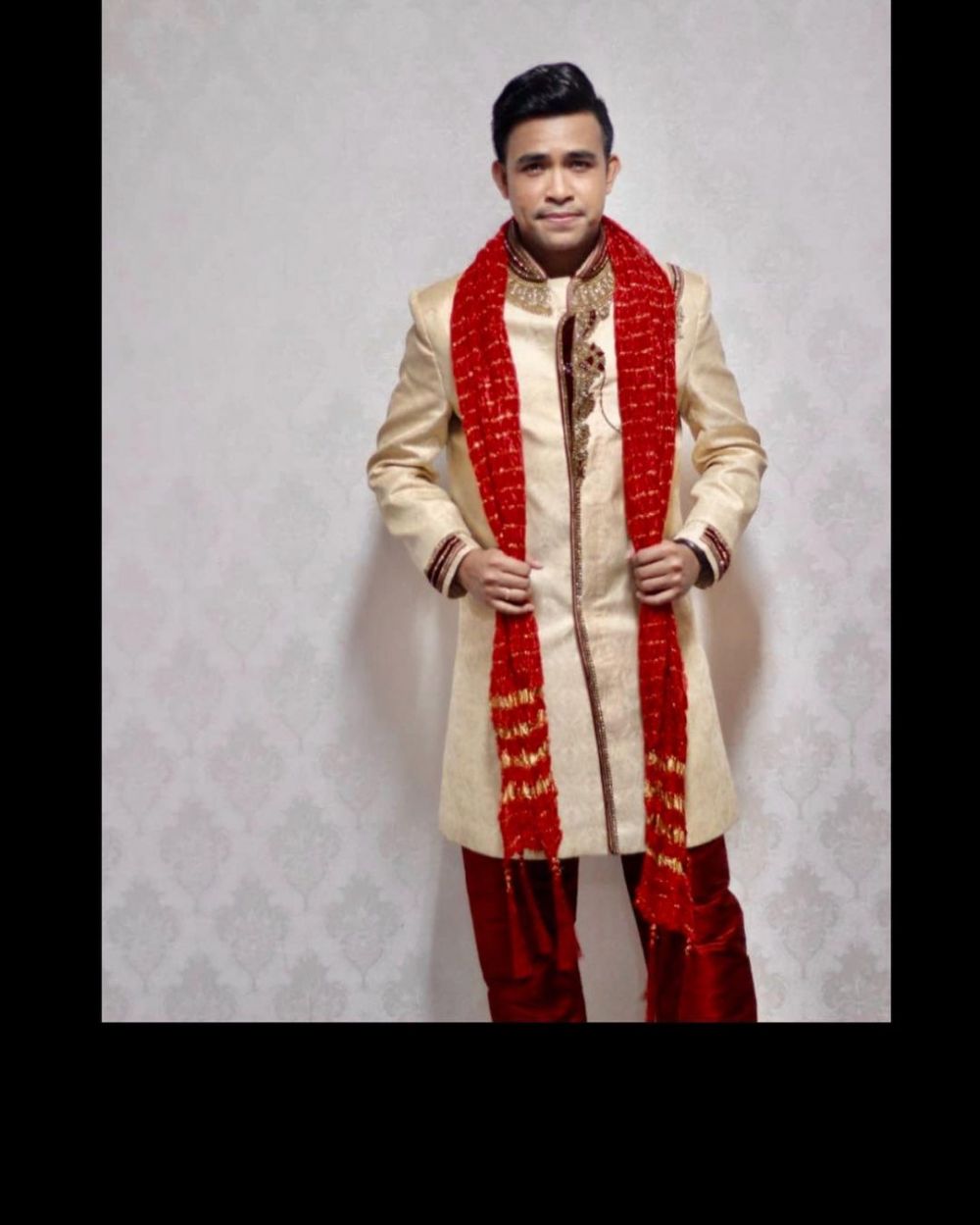 9 Potret Artis Pria Kenakan Baju India, Gak Kalah dari Artis Bollywood