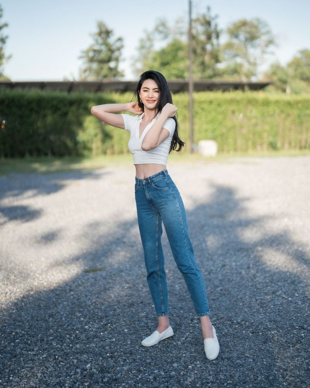 9 Mix and Match Outfit Monokrom ala Davika Hoorne, Super Stylish!