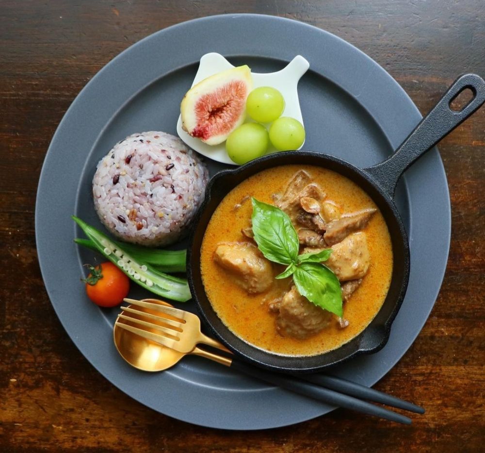 Массаман карри. Тайской кухни: карри Массаман. Массаман карри в ресторане. Массаман карри оригинальный рецепт.