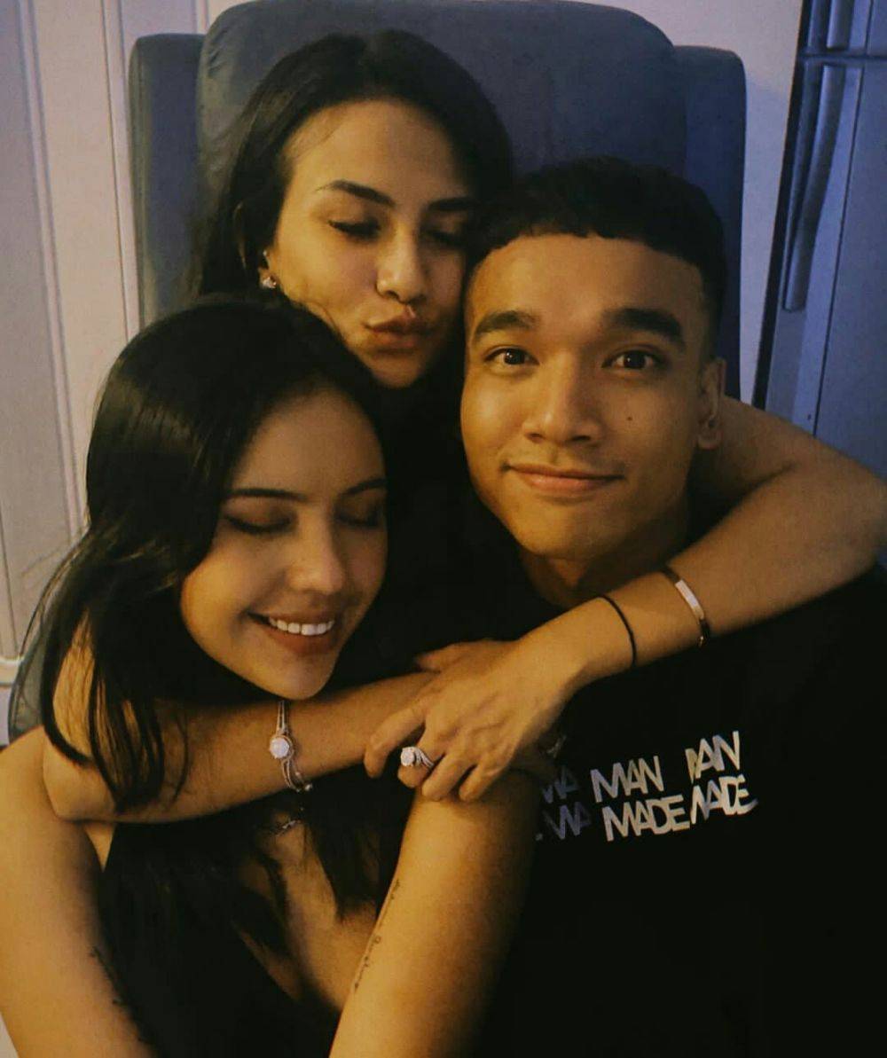 9 Potret Manis Kebersamaan Fadly Faisal Dan Pacar