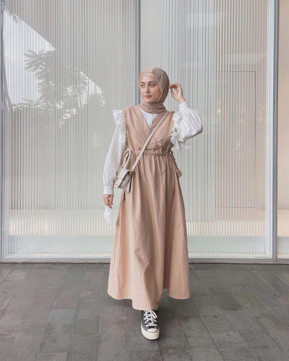 11 Inspirasi Dress Kekinian ala Selebgram Helmi Nursifah Super Catchy!