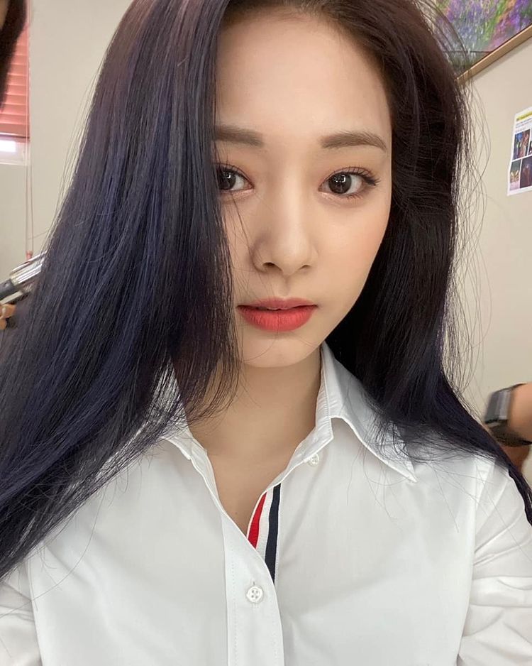 Biodata dan Profil Lengkap Tzuyu TWICE