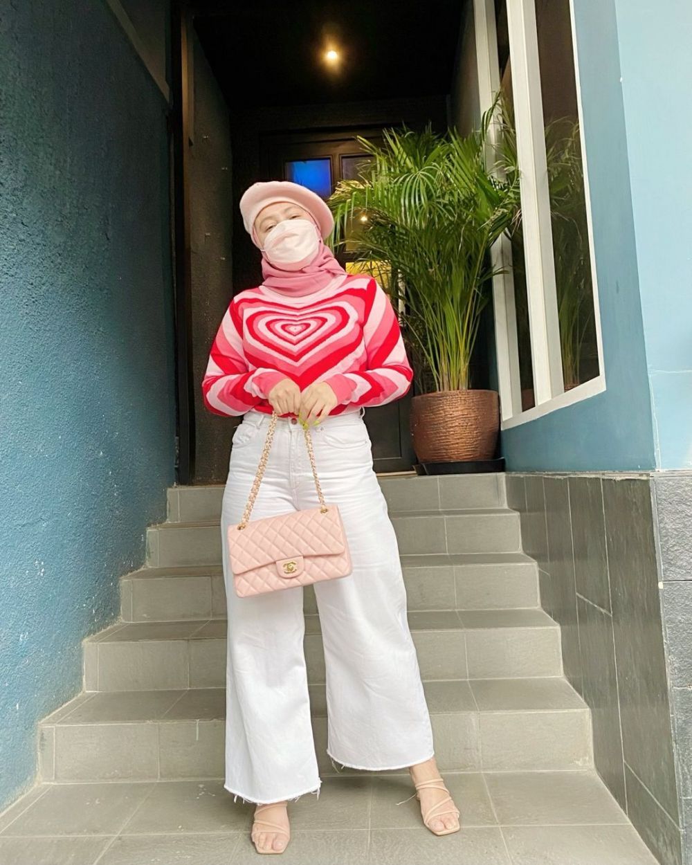 12 Inspirasi Outfit Daily Astrid Kuya, Kiblat Mama Hits Masa Kini! 