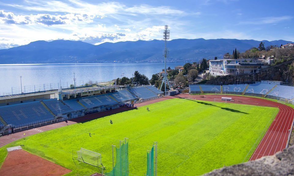 Stadion Tepi Laut Ini Memiliki Pemandangan yang Menakjubkan