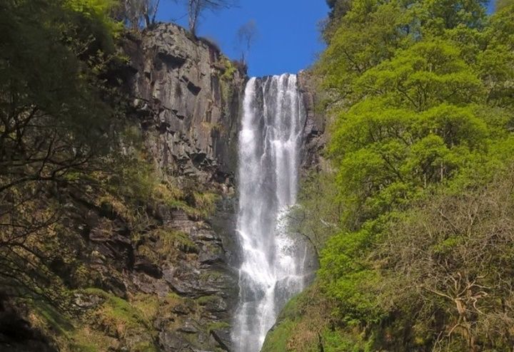 Destinasi Air Terjun Paling Hits di Wales Buat Refreshing