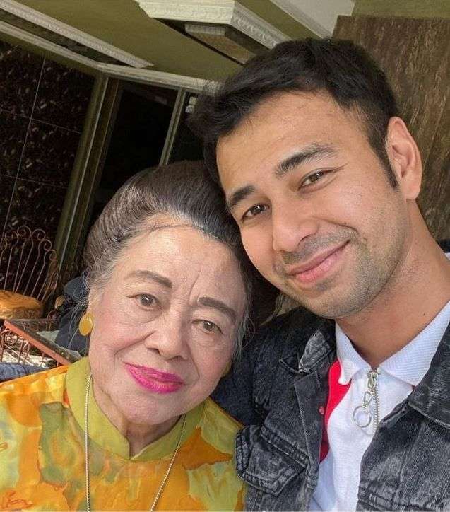 10 Potret Kenangan Raffi Ahmad Dan Neneknya Yang Meninggal