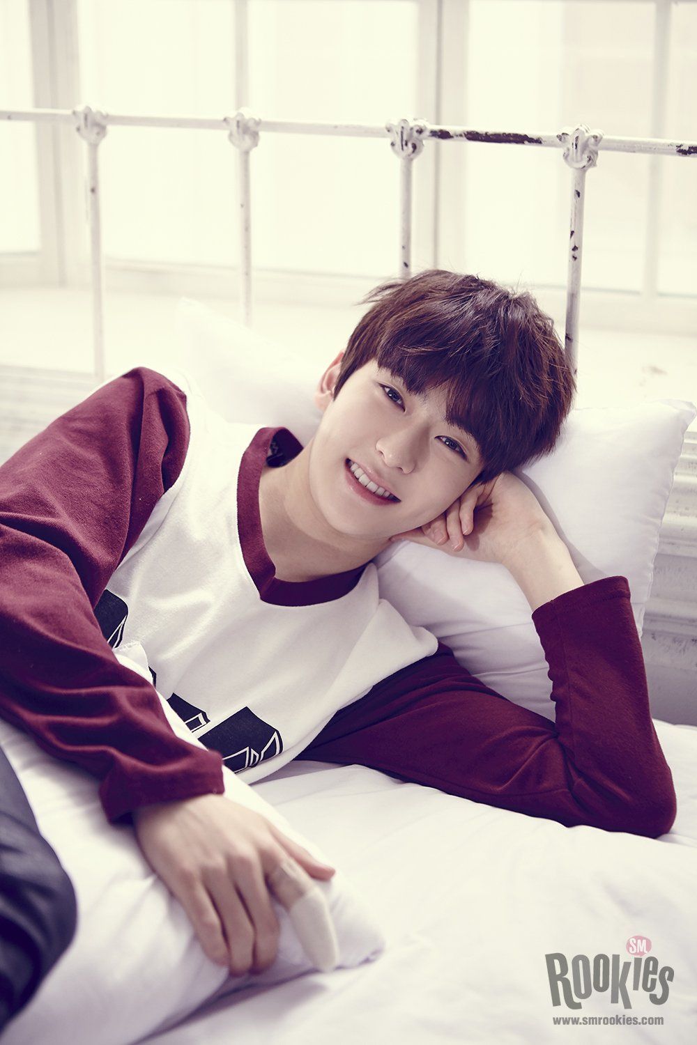 Idol yang Diperkenalkan sebagai SM Rookies Bulan Desember