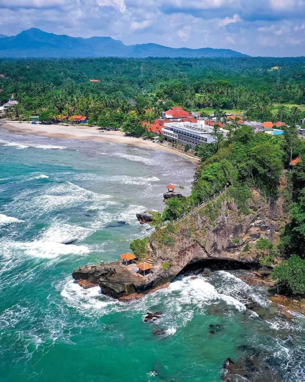 10 Deretan Pantai Anyer yang Bagus dan Cocok untuk Liburan