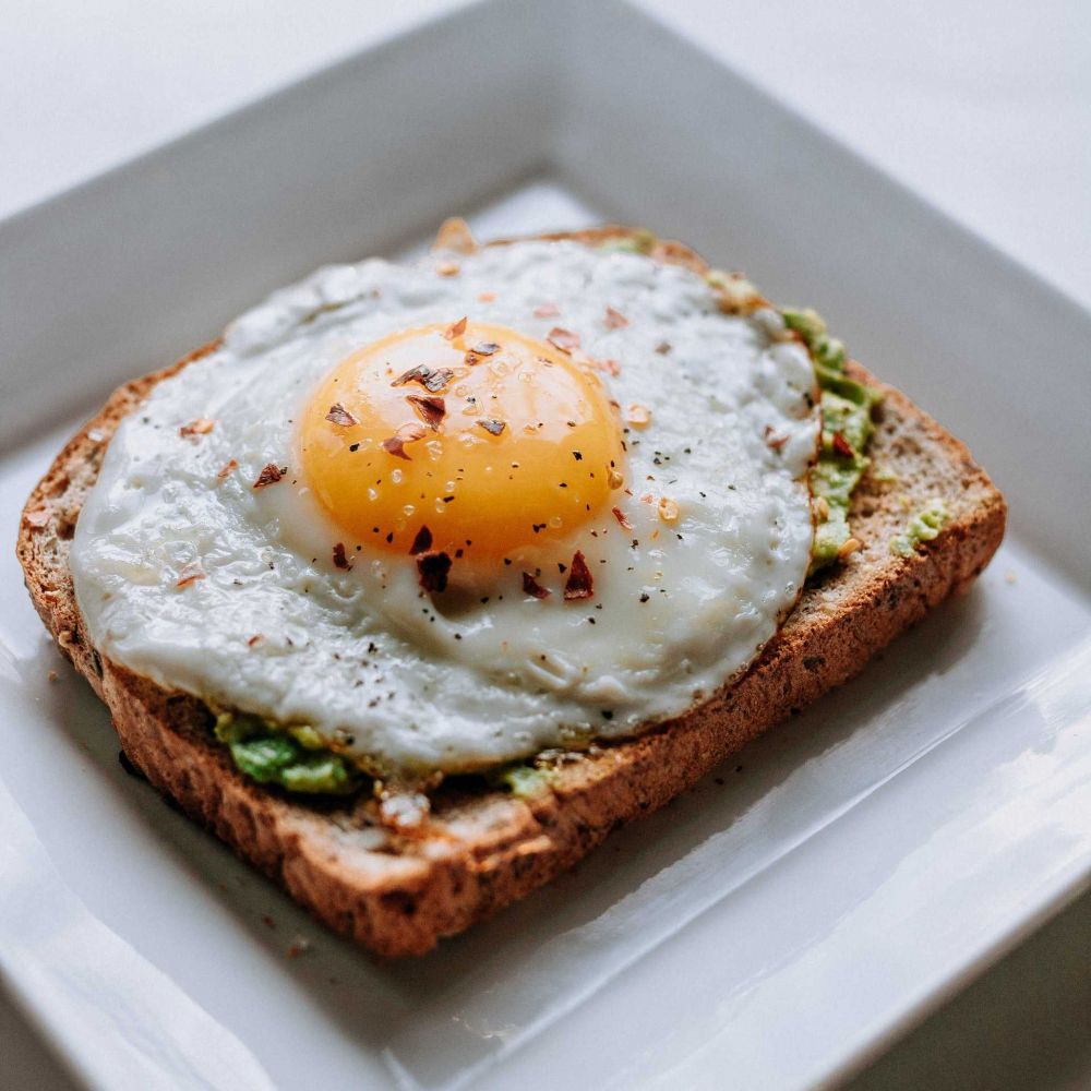 Resep Avocado Toast With Eggs, Menu Sarapan Enak Dan Sehat